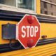 Camioneta hace “ligero contacto” con autobús escolar lleno de estudiantes