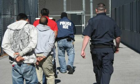 Denuncian contrato de ICE con empresa de datos para deportar indocumentados