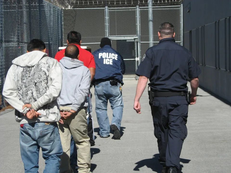 Denuncian contrato de ICE con empresa de datos para deportar indocumentados