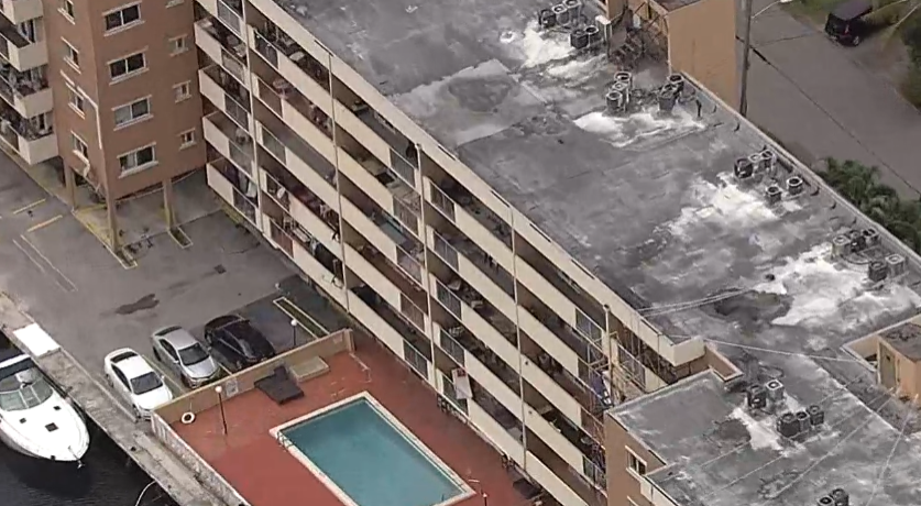 Evacúan por inseguro otro edificio de apartamentos en Miami Beach
