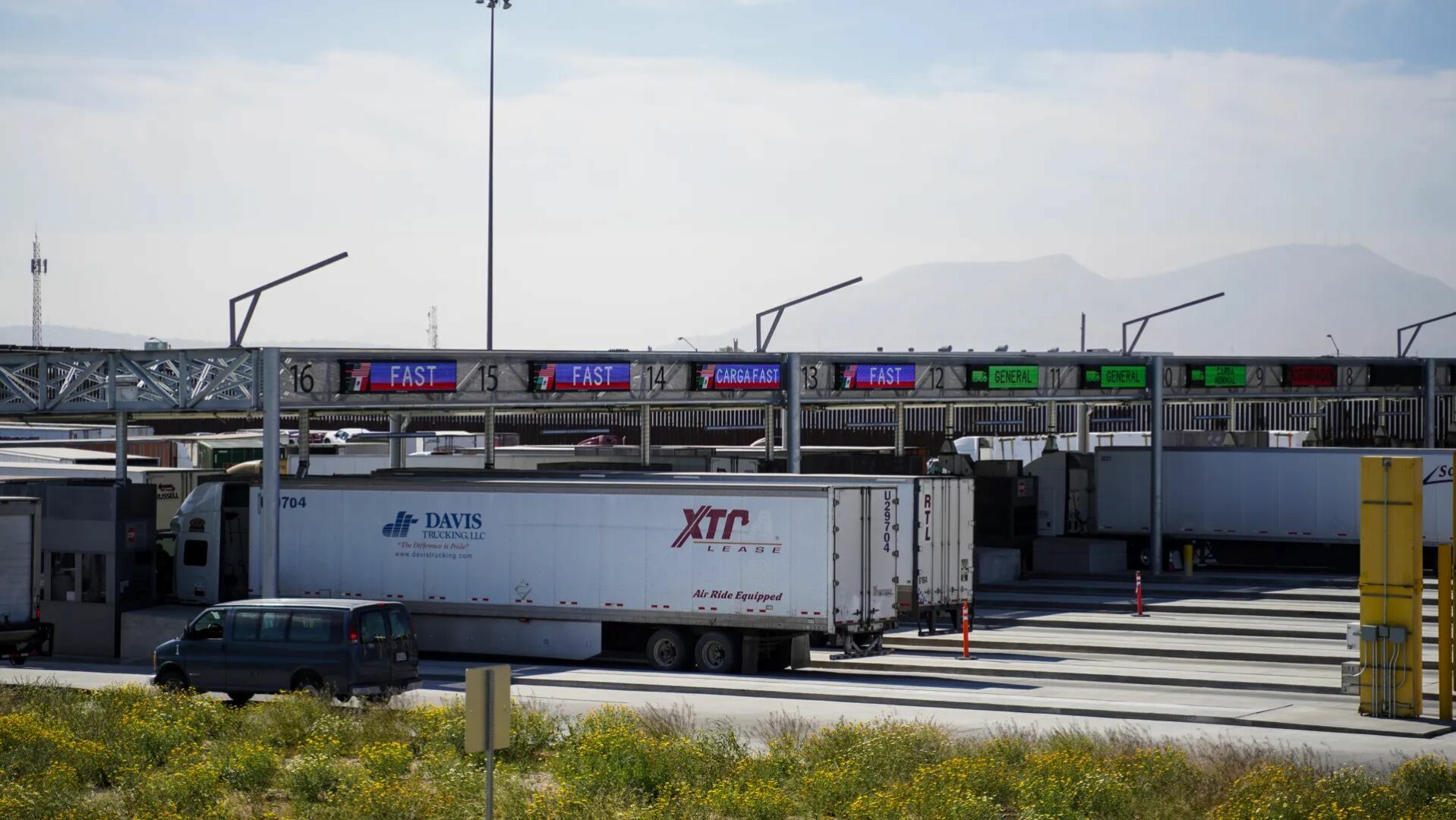 Estados Unidos facilita ingreso de camiones de carga de México a California