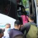 Agentes mexicanos detienen a 330 migrantes y 19 traficantes en una carretera