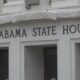 Legisladores de Alabama aprueban proyecto de ley de baños transgénero