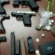 Armas y drogas recuperadas en una fiesta de 100 personas en Southside