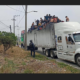 Hallan a 310 migrantes que viajaban hacinados en caja de tráiler en México