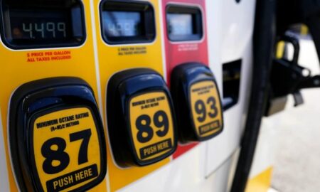 Precios de la gasolina continúan aumentando a medida que comienza la temporada de viajes de verano