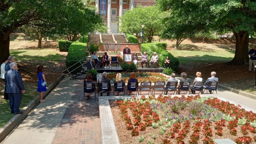La Universidad de Samford recibe el "regalo individual más grande jamás hecho" a una universidad de Alabama
