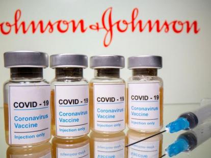 EEUU limita el uso de vacuna de J&J por riesgo de raros coágulos de sangre