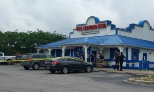 1 muerto en tiroteo en Seafood King en Homewood