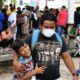 ONG pide protección para menores migrantes que viajan en caravana por México