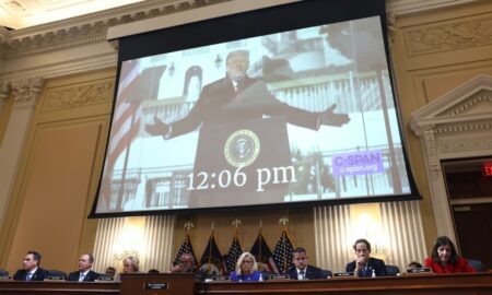 Trump estaba en el "centro" del asalto al Capitolio, dice jefe investigador