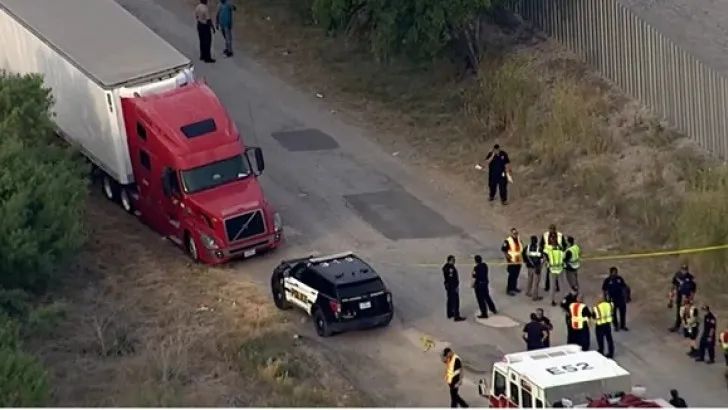 Encuentran más de 40 migrantes muertos en el interior de un camión en Texas
