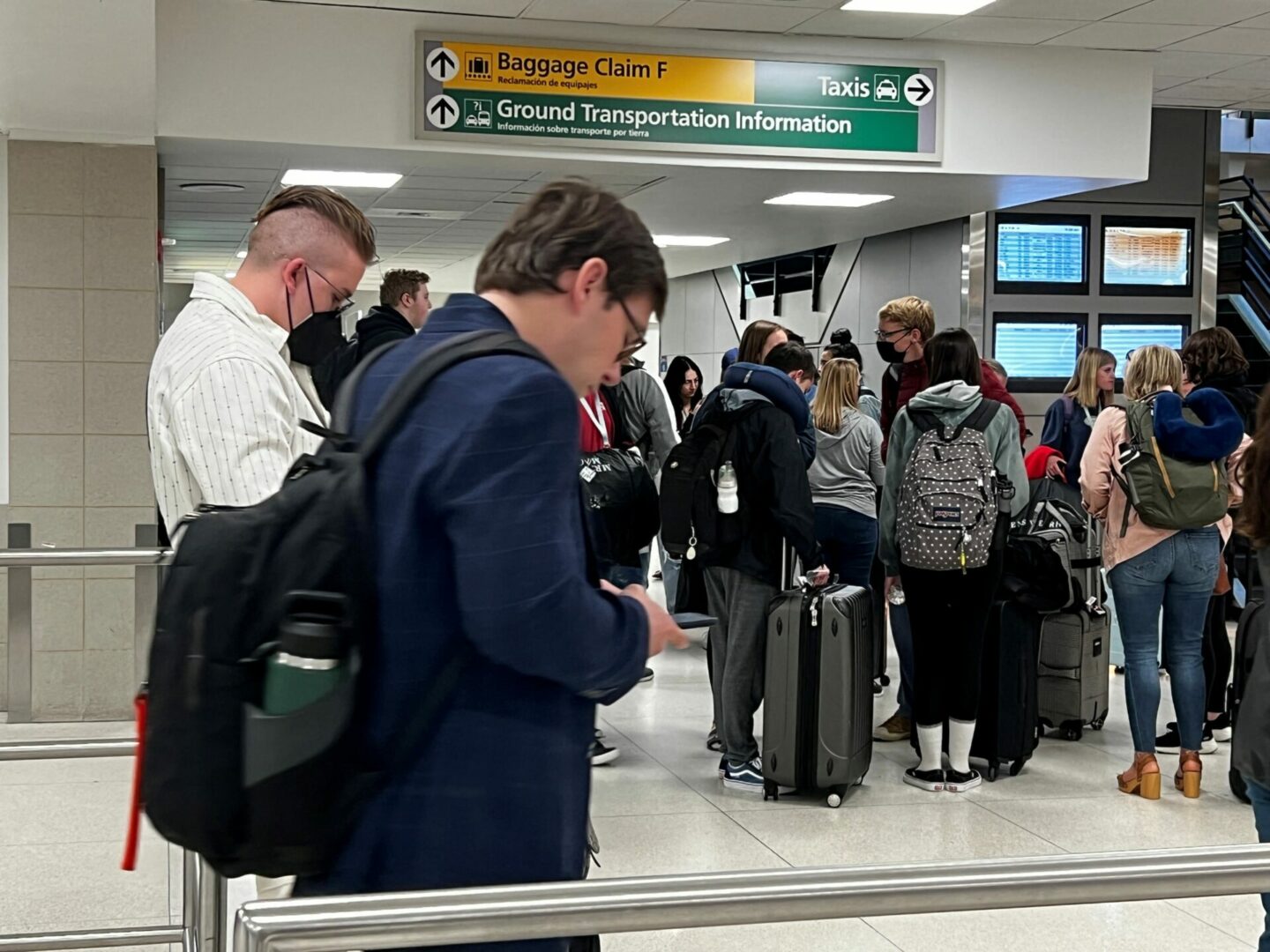 Más de 550 vuelos cancelados en EEUU por falta de personal ante alta demanda