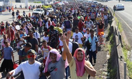 Caravana con 3.000 migrantes sale de sur de México en busca de regularización