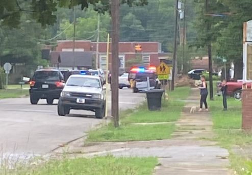 Oficial de recursos dispara y mata a persona "sospechosa" afuera de la escuela primaria de Gadsden