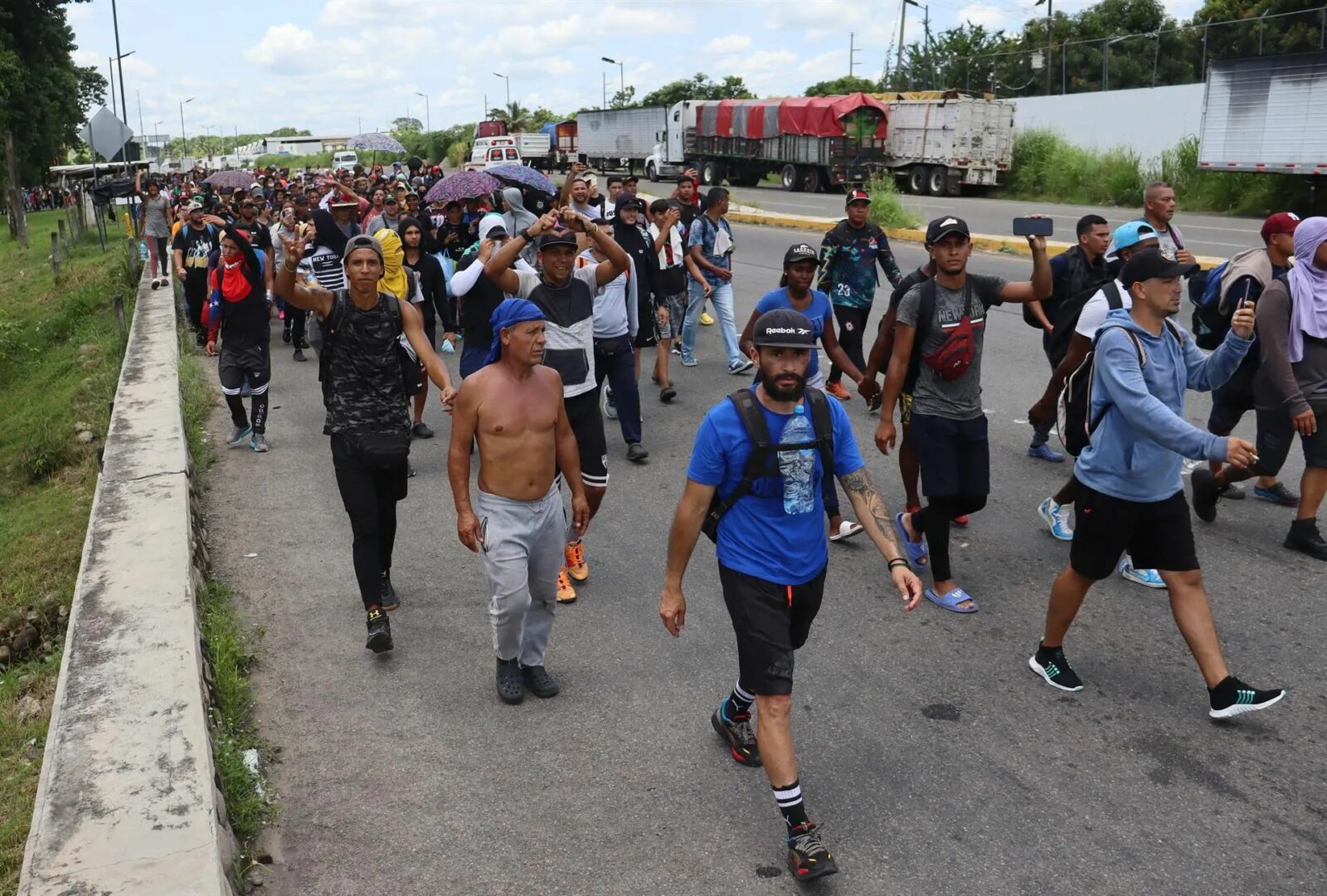 Dos nuevas caravanas con 4.300 migrantes parten desde frontera sur de México
