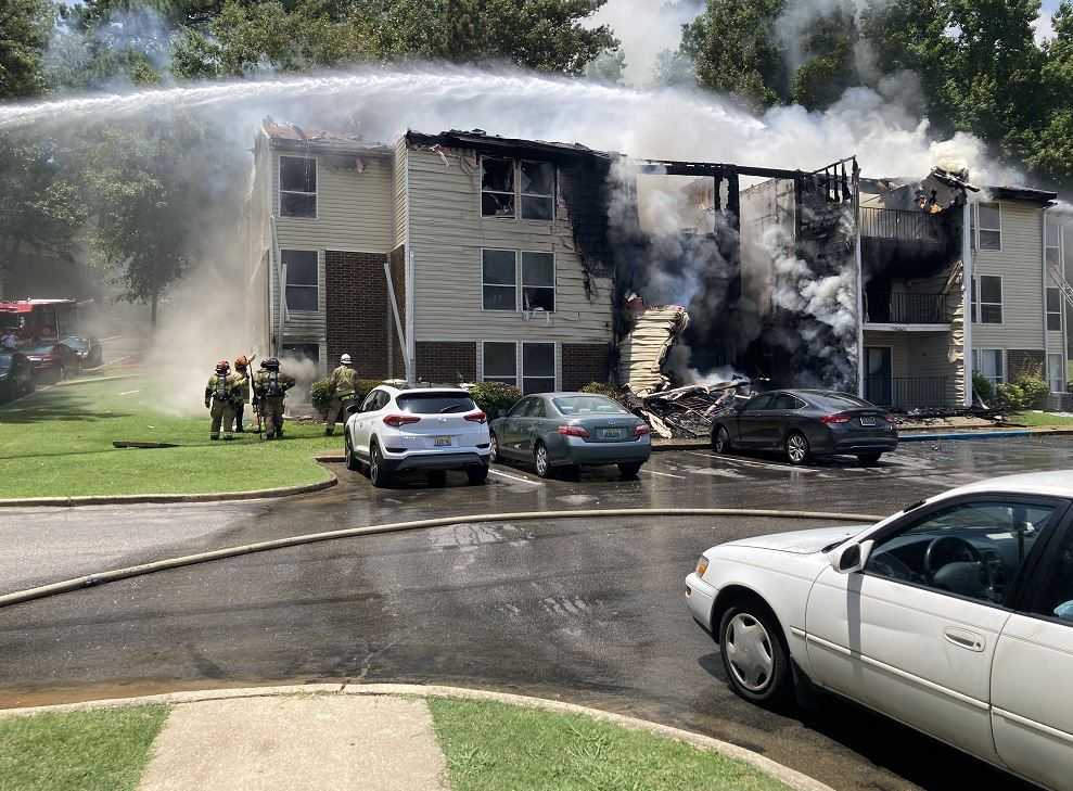 9 heridos, incluidos 5 niños, en incendio de apartamento cerca de Hoover