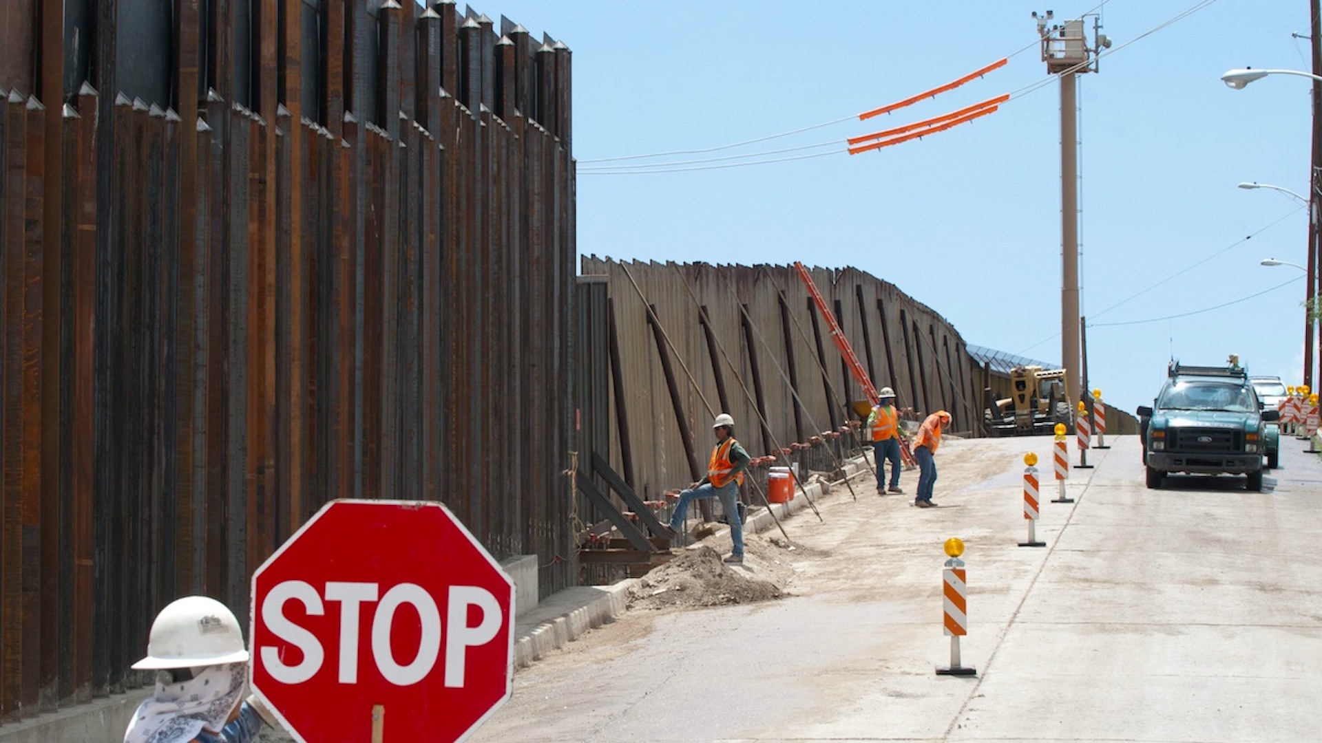 Arizona invertirá 335 millones para construir y mantener el muro fronterizo
