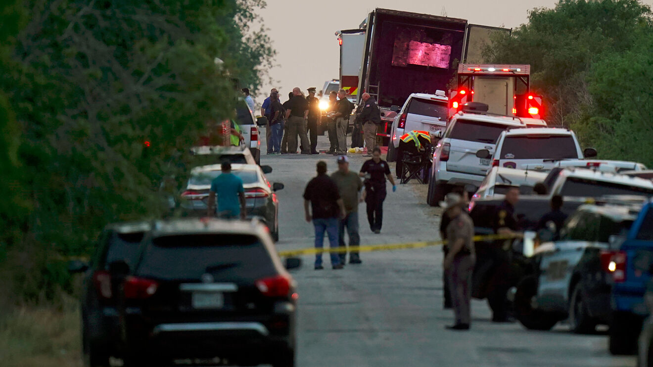 Unas 100 ONG piden a EE.UU. no deportar a los sobrevivientes del camión de Texas