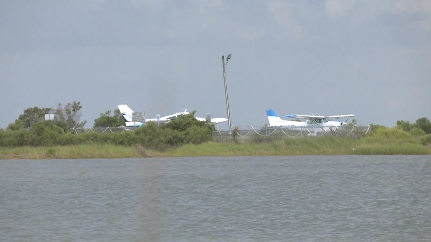 Choque de bote en aeropuerto del sur de Alabama deja 1 muerto y 4 heridos