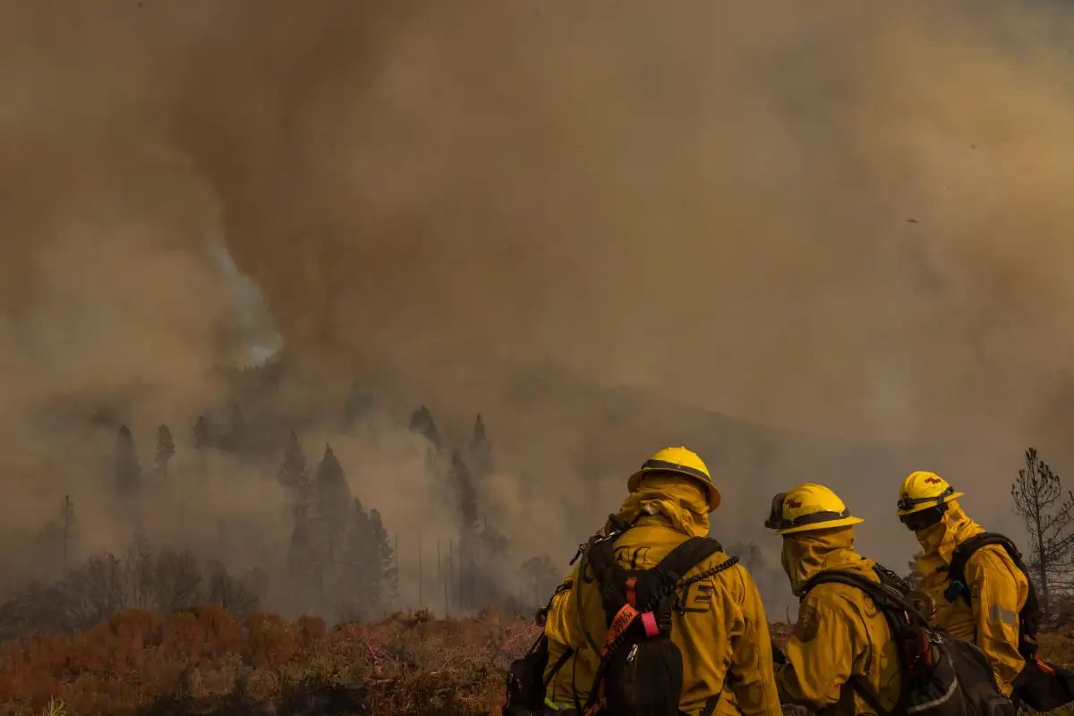 Humo de incendio forestal en California afecta la Bahía de San Francisco