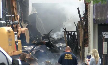 Incendio durante la noche deja negocios del centro de Opelika en "pérdida total"