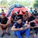 Caravana de 4.000 migrantes se instala fuera de aduana del sur de México
