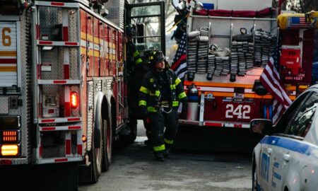 Diez personas, incluidos tres niños, mueren en un incendio en EE.UU.