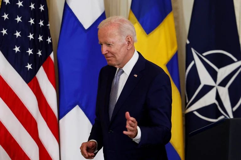 Biden renueva la ayuda a Colombia para luchar contra el tráfico de drogas