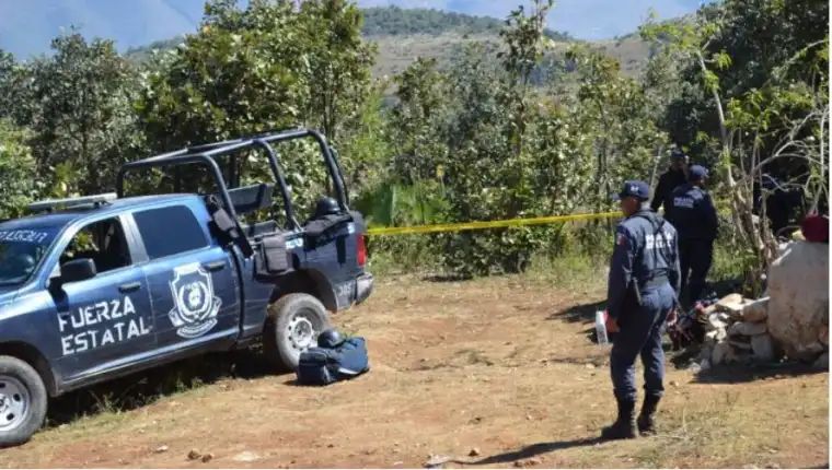 Descubren fosas clandestinas con 11 cadáveres en oeste mexicano