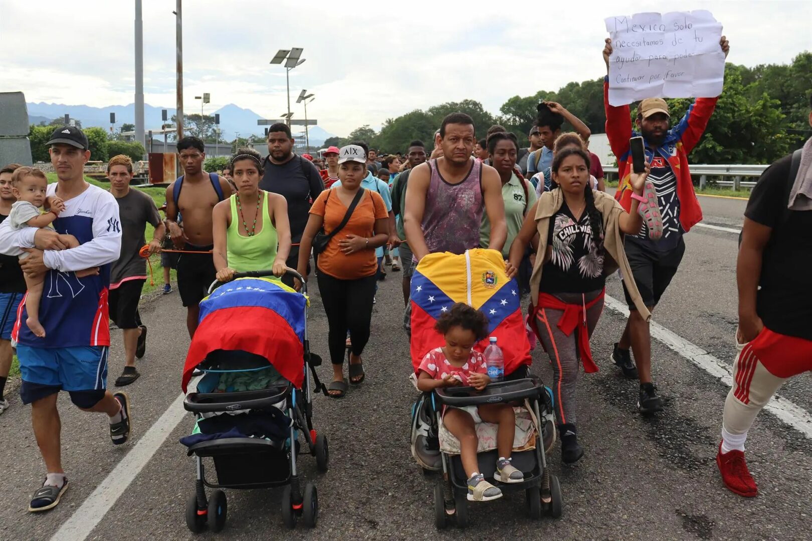 Falla diálogo entre Instituto de Migración y caravana en el sur de México