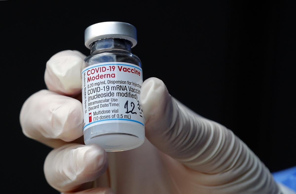 EEUU aprueba refuerzo de vacunas Moderna y Pfizer adaptadas a ómicron