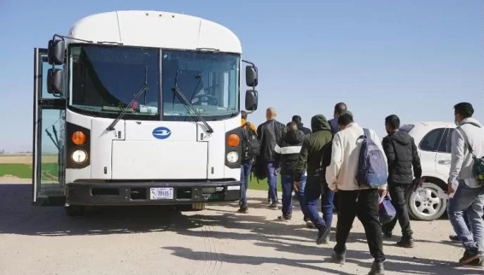 Texas impone acuerdo de confidencialidad a autobuses que trasladan emigrantes