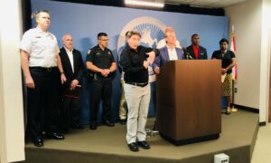 Alcalde de Jacksonville y funcionarios de emergencia actualizan información sobre huracán Ian