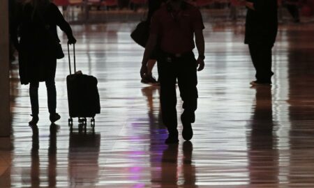 Detienen intento de contrabando de migrantes en aeropuerto de Texas