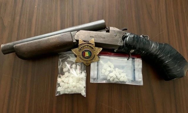 11 arrestados tras encontrar 30 gramos de crack y una escopeta recortada en el norte de Alabama