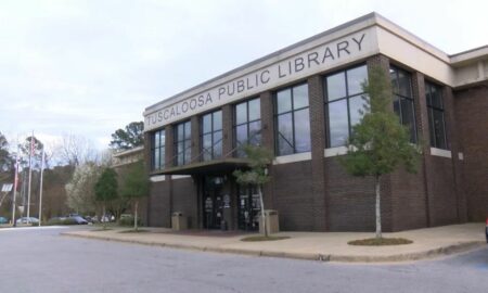 Biblioteca pública de Tuscaloosa reduce horas en medio de recortes presupuestarios