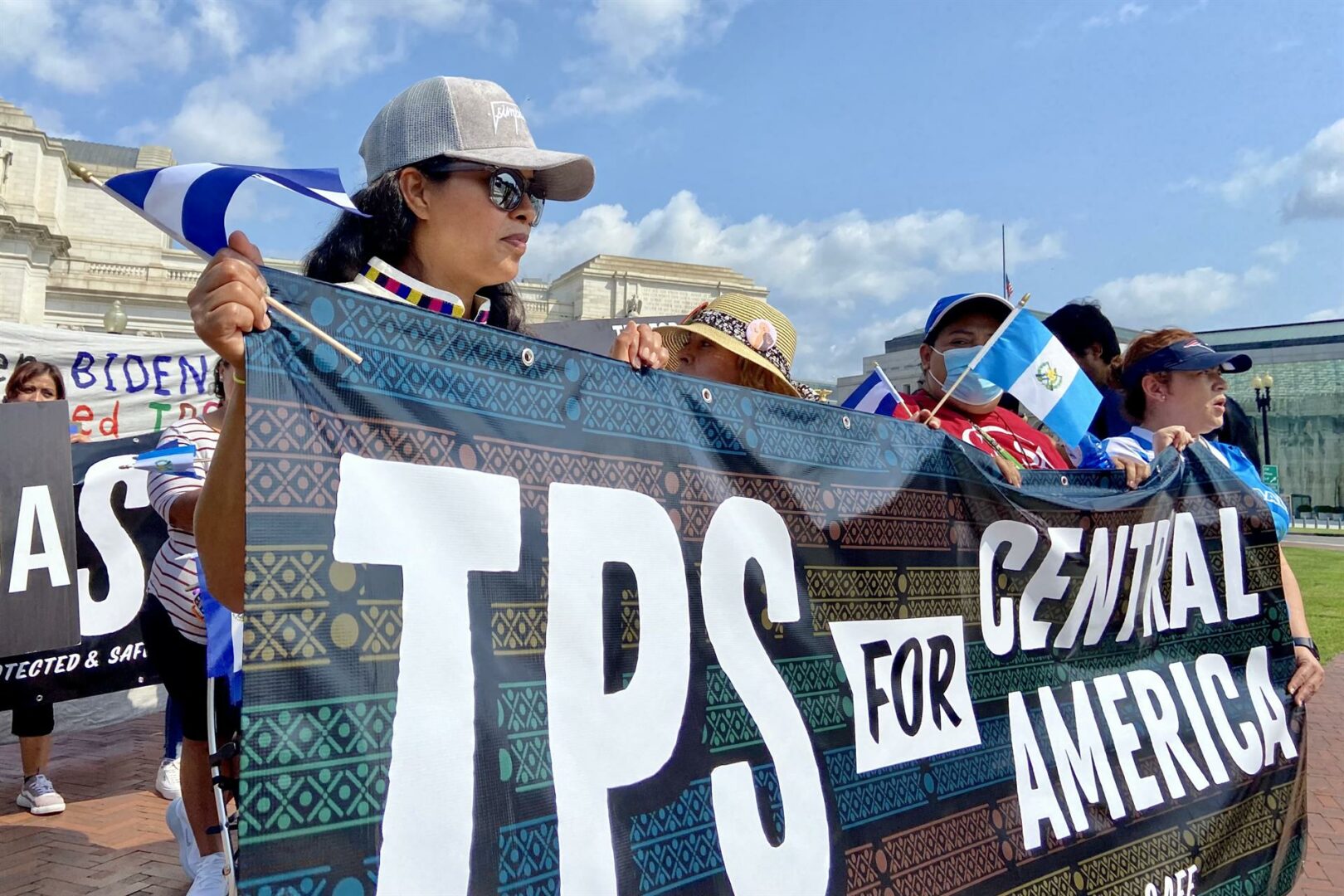 Demócratas piden a Biden extender TPS y dar permiso humanitario a venezolanos