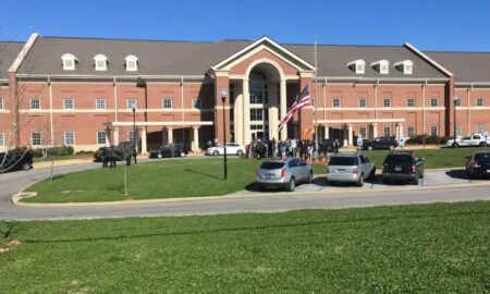 Estudiante arrestado después de encontrar un arma en Huffman High School