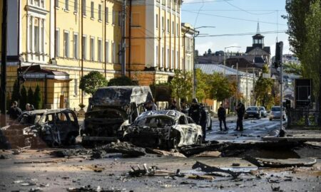 Putin amenaza con más bombardeos masivos y Zelenski pide a los ucranianos resistir