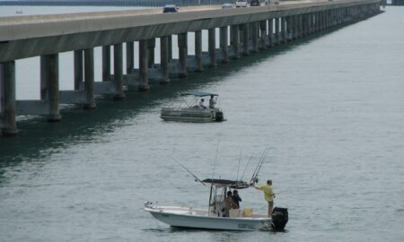 Rescatan a cubano aferrado al pilar de un puente en un cayo de Florida