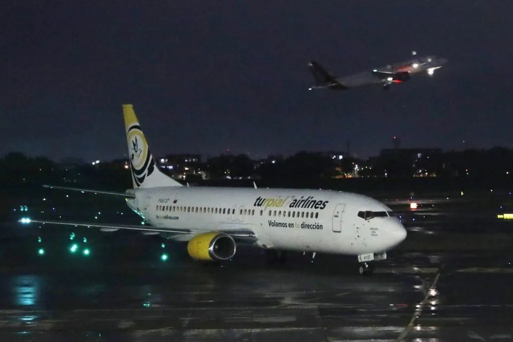 Aterriza en Bogotá el primer vuelo de Venezuela después de casi tres años