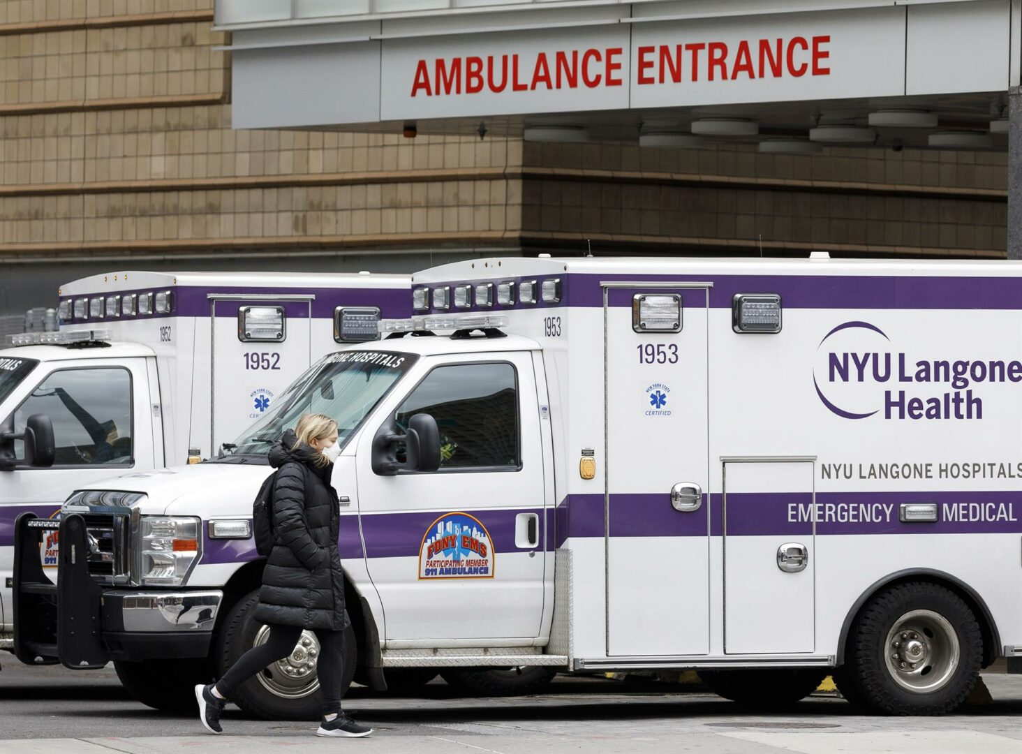 Hallan cadáveres de tres mujeres apuñaladas en una vivienda de Nueva York