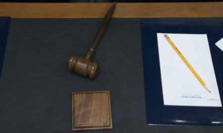 Condenado a 11 años por tráfico sexual de un menor ex comisionado de Florida
