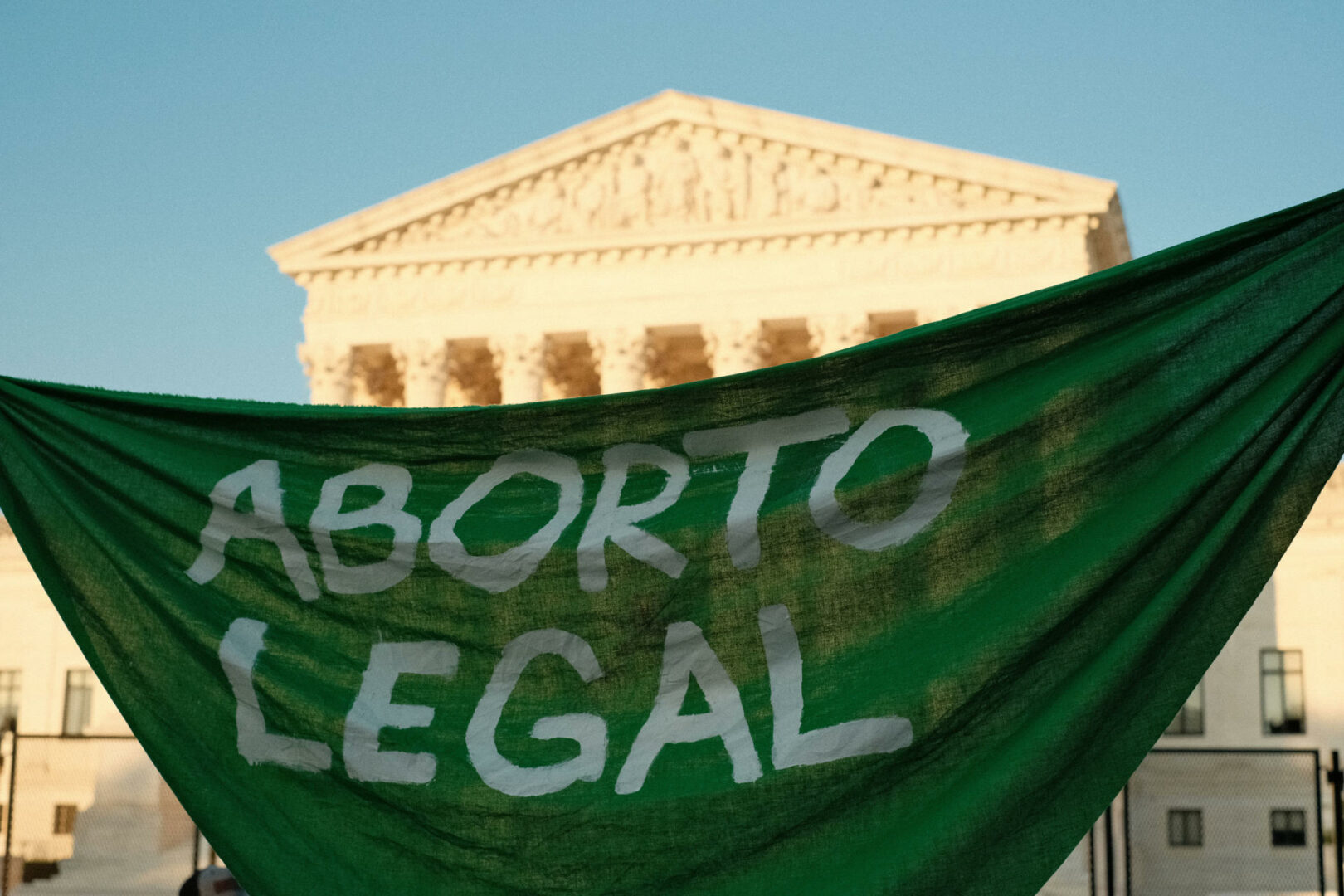 Corte en Arizona prohíbe que doctores sean penalizados por realizar abortos