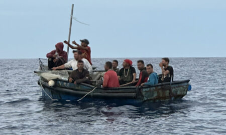 EEUU repatría a 143 migrantes cubanos interceptados en las costas de Florida