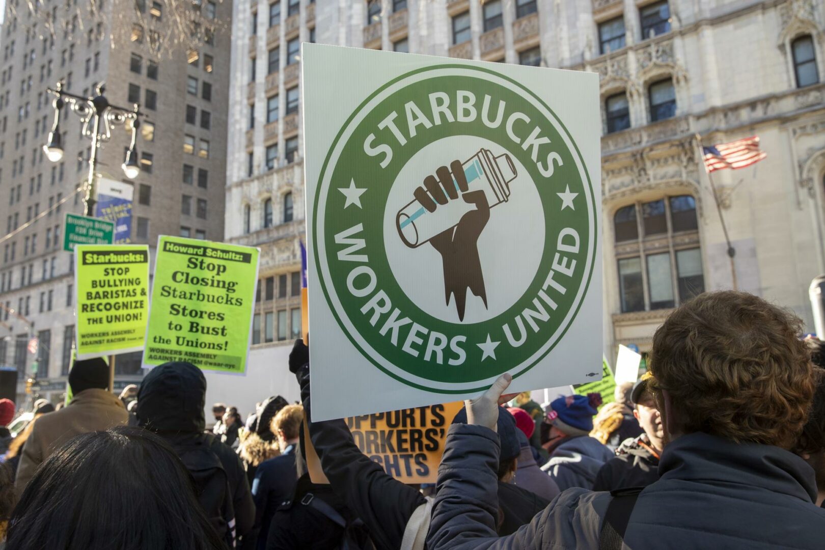 Empleados de Starbucks en EEUU celebran primer aniversario de lucha sindical