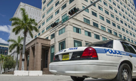 Niegan fianza a madre que mató a puñaladas a su hija de 3 años en Miami Beach