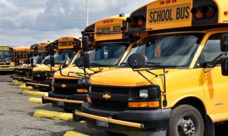 Nuevo programa de capacitación para combatir la escasez de conductores de autobuses escolares en Alabama