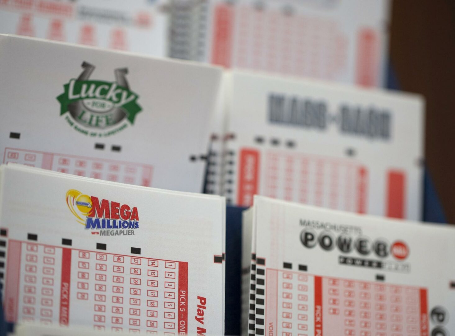Latino afirma que le robaron el mayor boleto ganador de lotería en EEUU